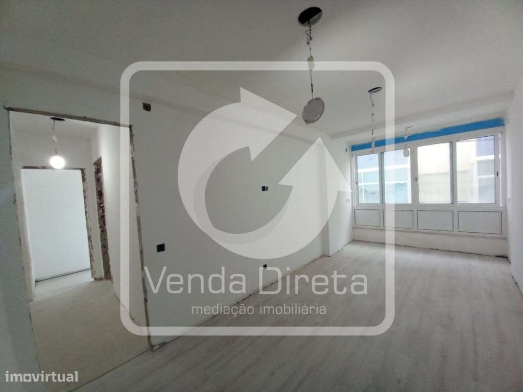 Apartamento T4 remodelado no Laranjeiro-26