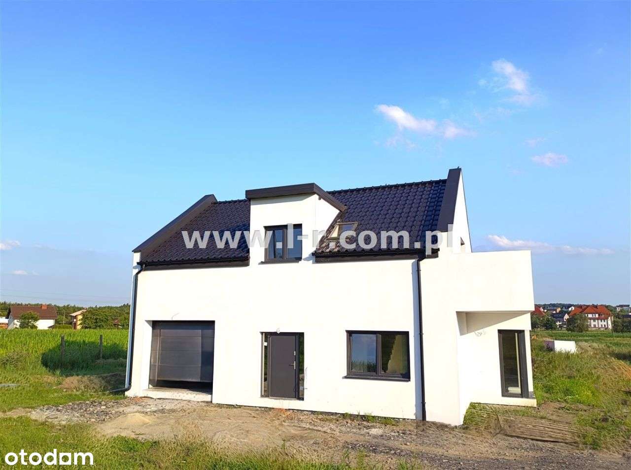 Przestronny Dom W Znakomitej Lokalizacji-11