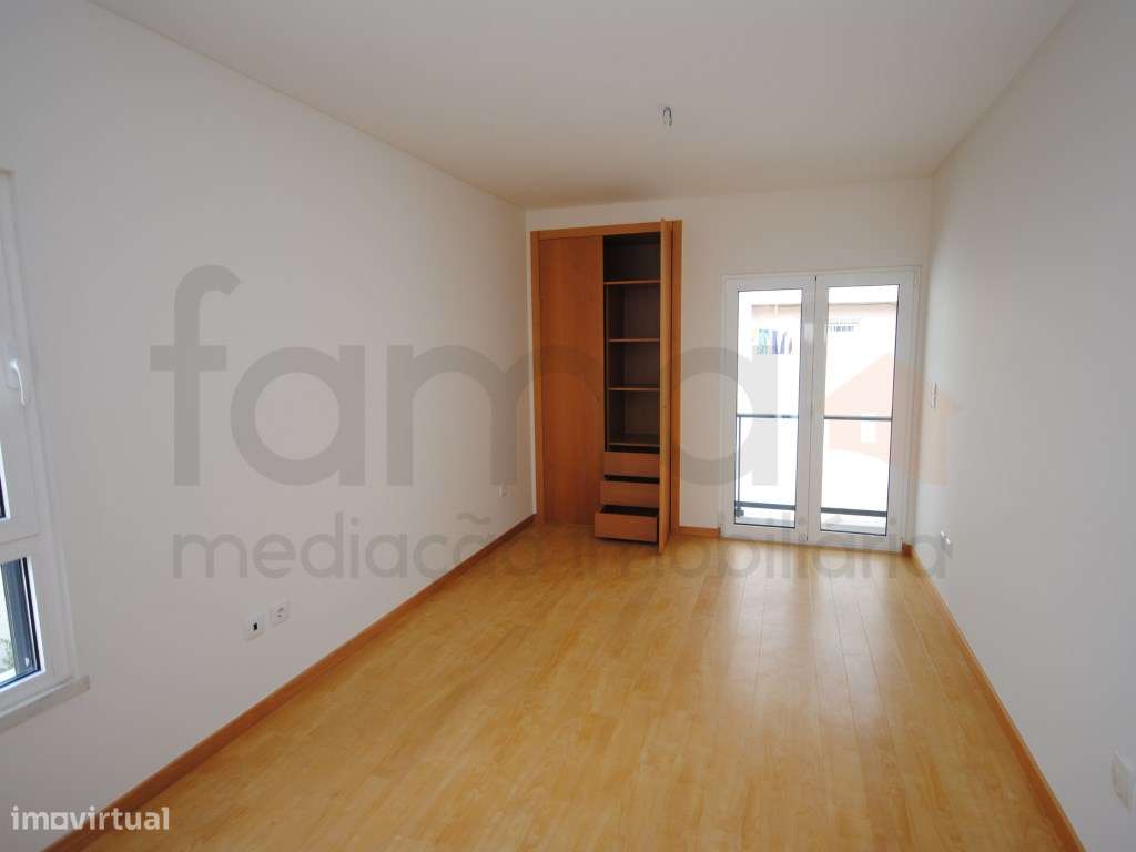 T3 Duplex com terraço centro da Parede-6