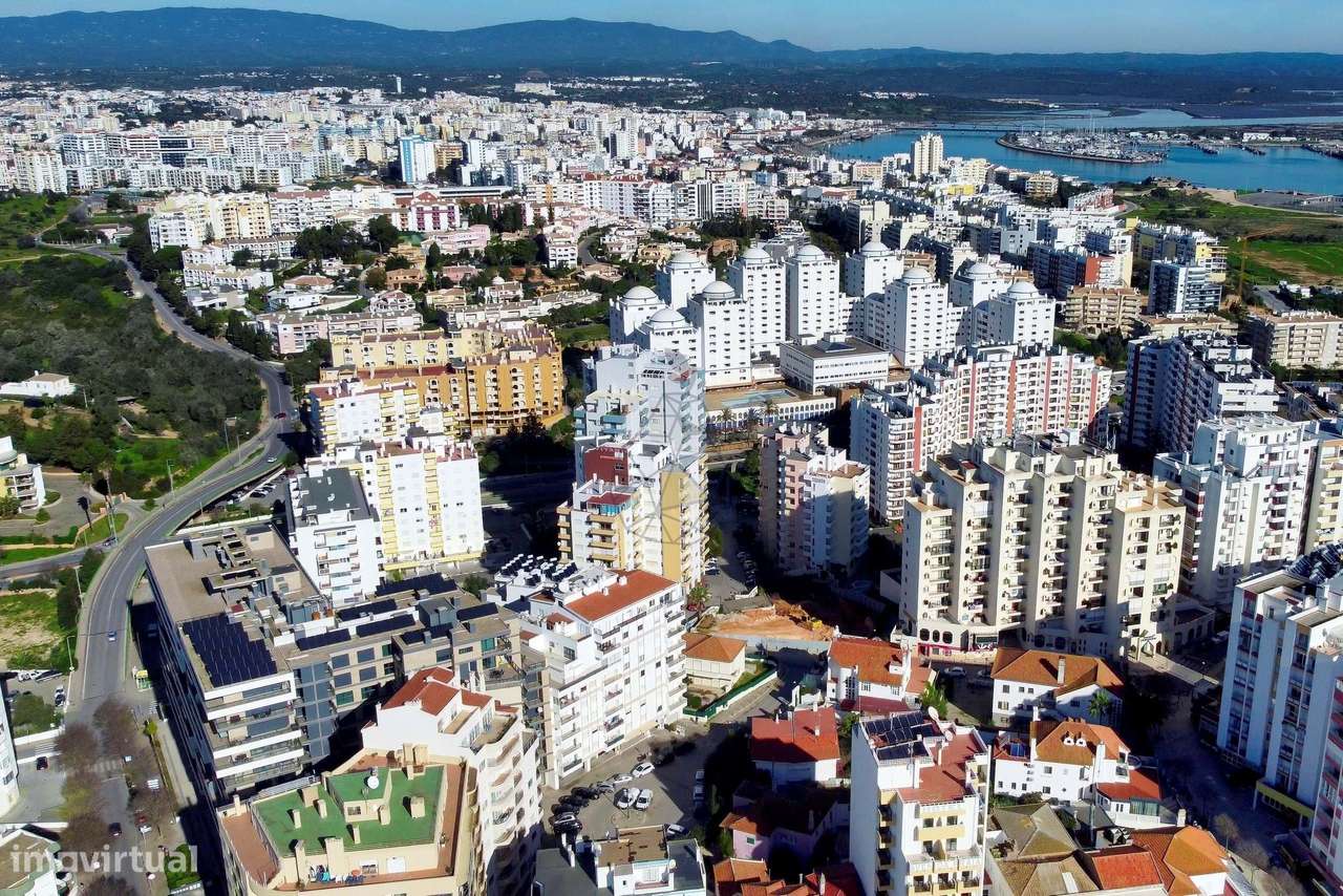 Apartamento Novo em Condomínio Fechado com 2 Quartos situado na Praia - Grande imagem: 4/60