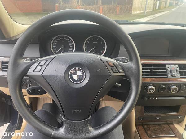 BMW Seria 5 523i - 13