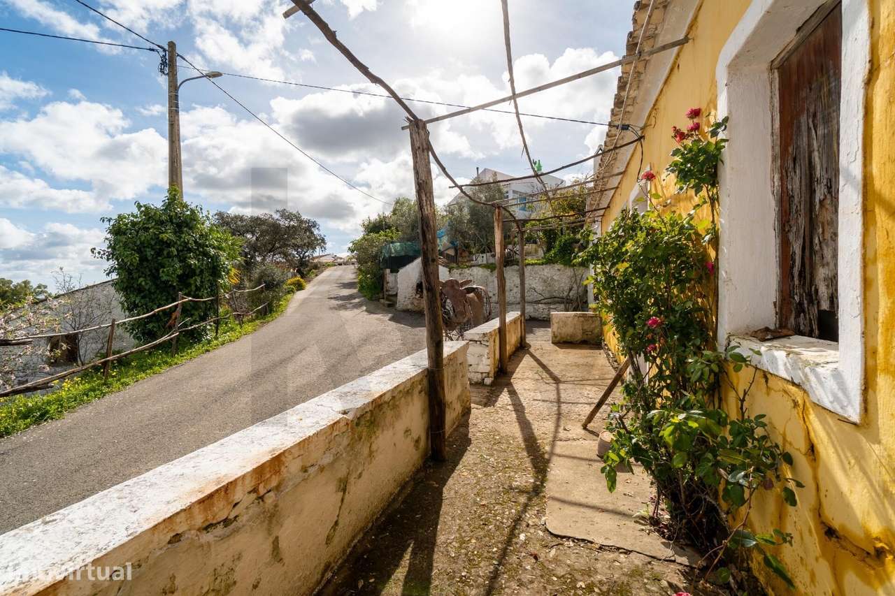 Moradia Térrea Para Recuperar  - Serro da Alta-Mora - Grande imagem: 2/39