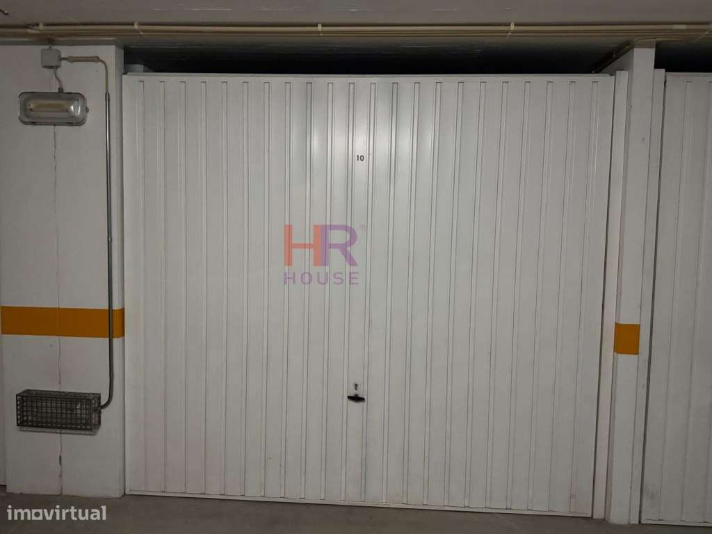 T2 em Quinta da Portela com garagem para 2 carros e elevador.-25