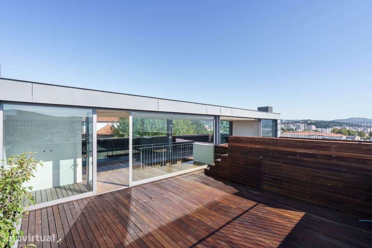 Penthouse Luxuosa com Piscina e Vistas 360º no Coração de Braga-46