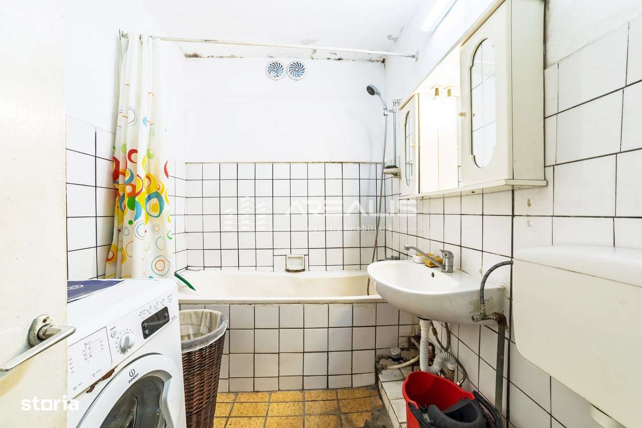 Apartament spațios 3 camere, central-11