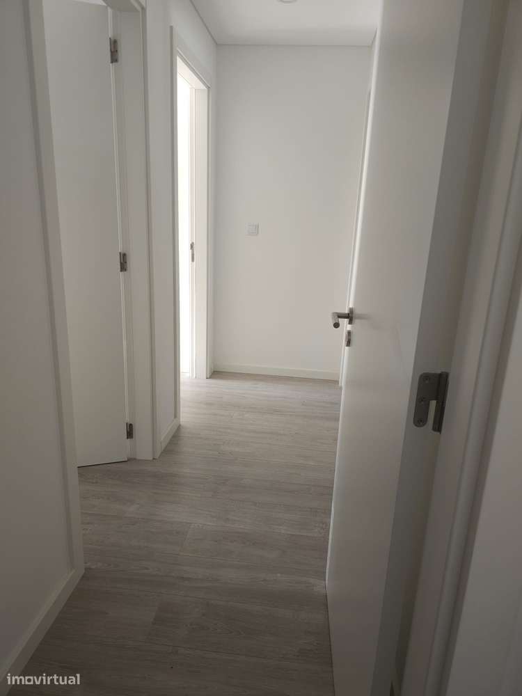 Apartamento T3 com varanda, ar condicionado e elevador-9