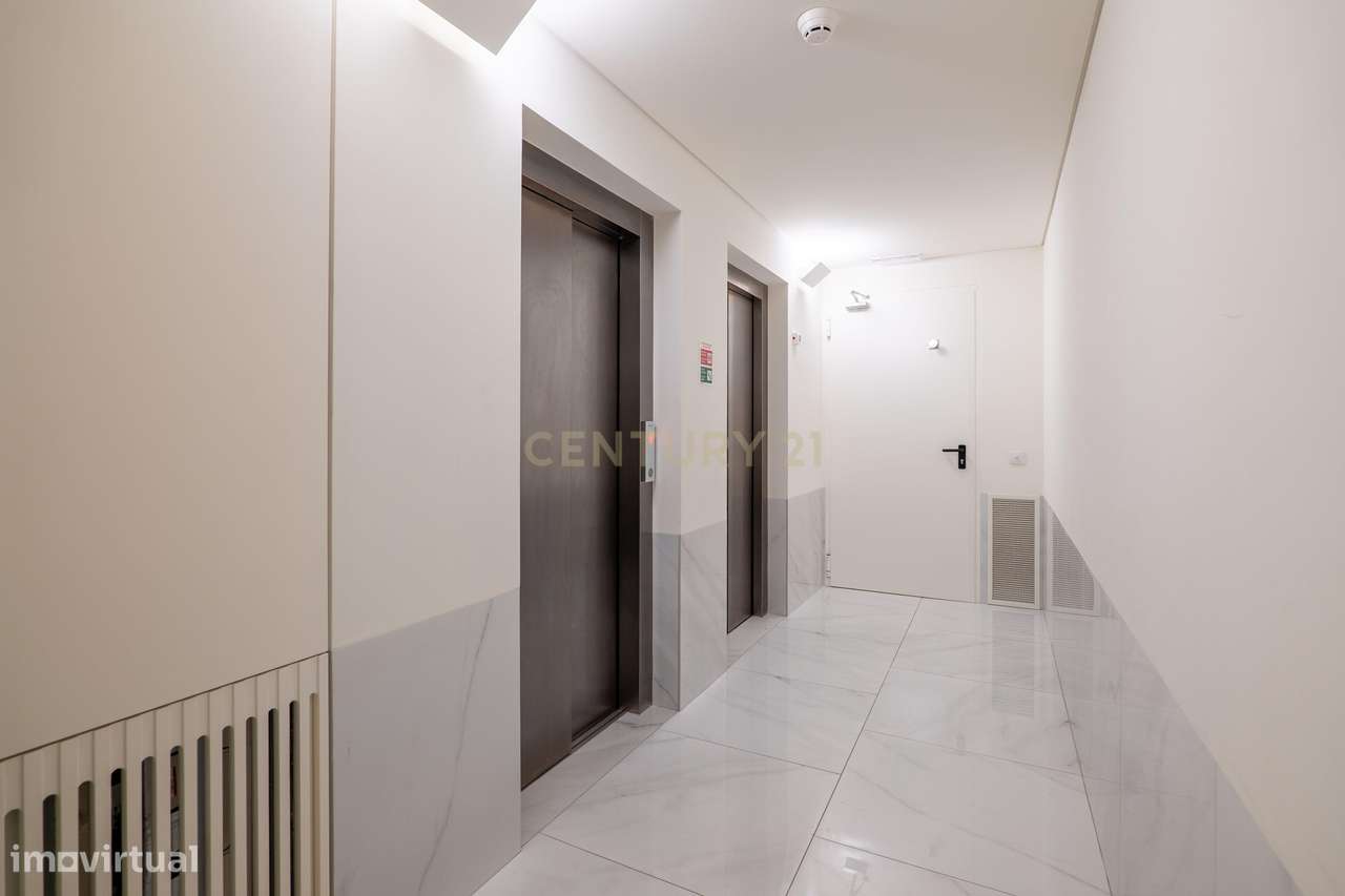 Apartamento T2 praticamente novo , nas Antas, Porto-39