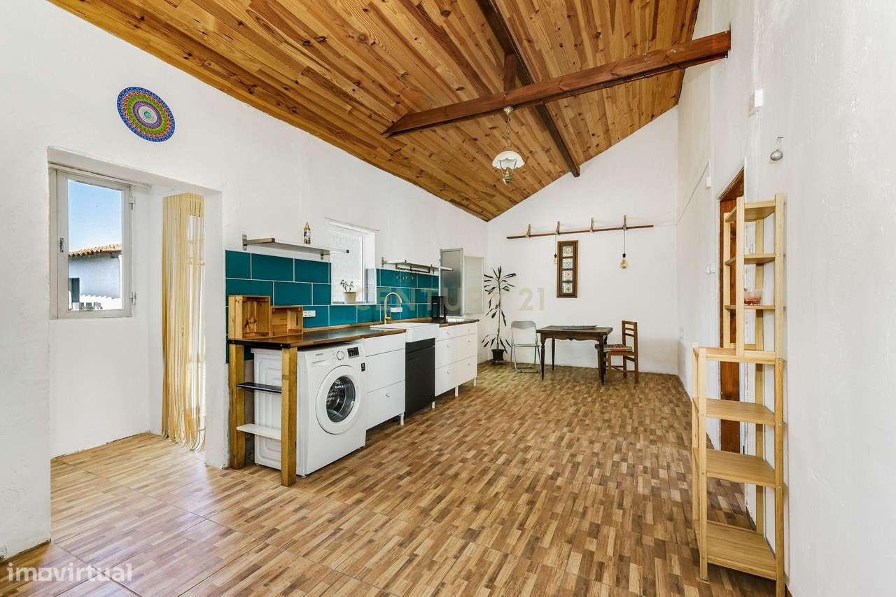 Moradia T2+T1 Remodelada com Terraço, Garagem, Próximo da Costa Vicent - Grande imagem: 2/42