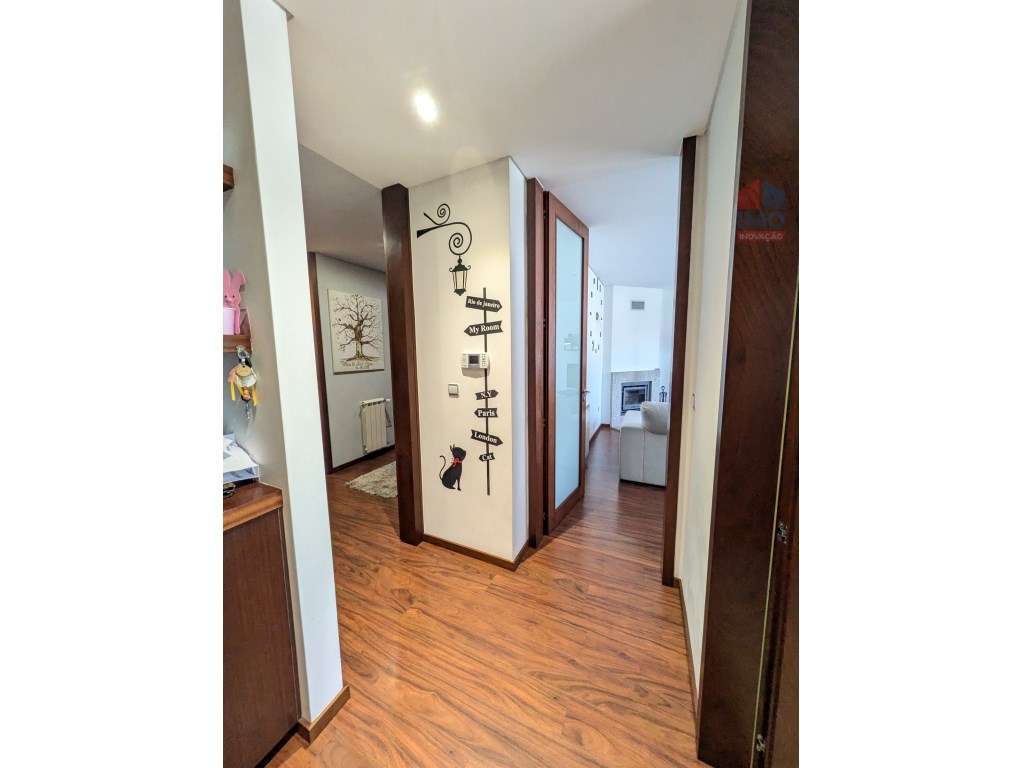 APARTAMENTO T2 COM 2 LUGARES DE GARAGEM-4