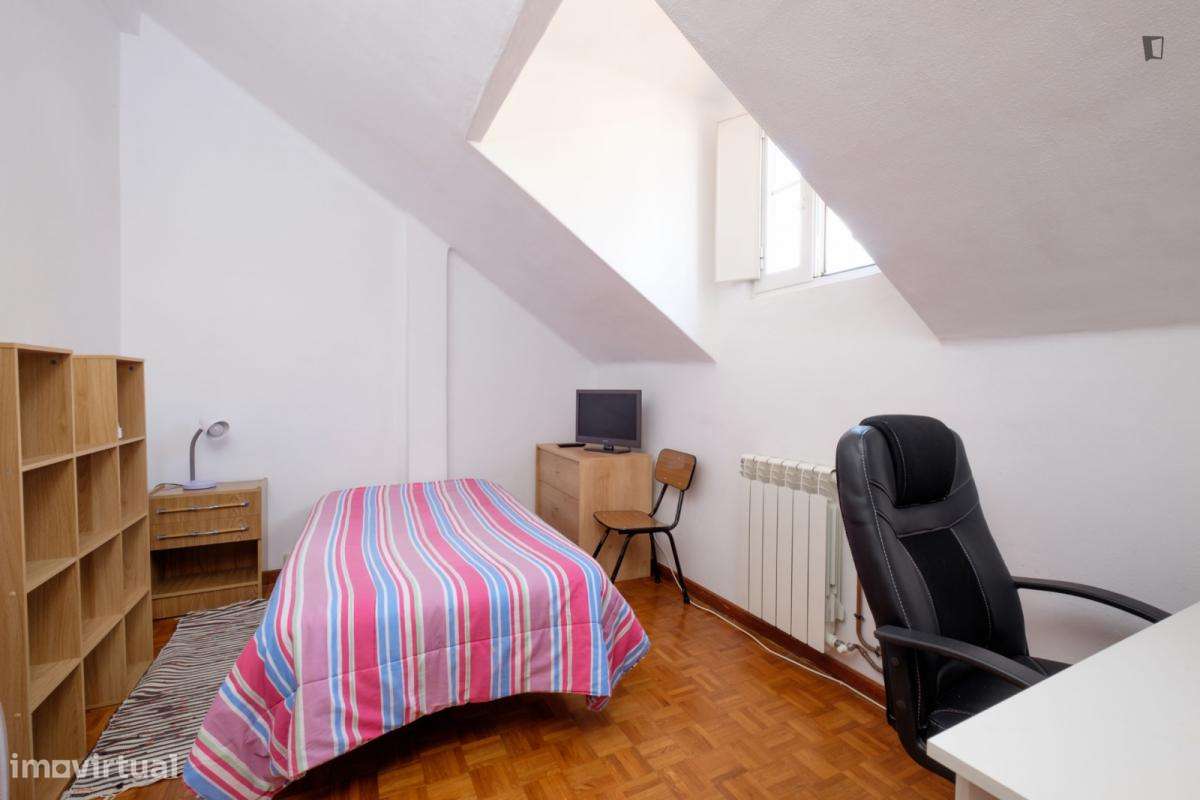 Quarto - localizado em Montes Claros Coimbra - Grande imagem: 2/7