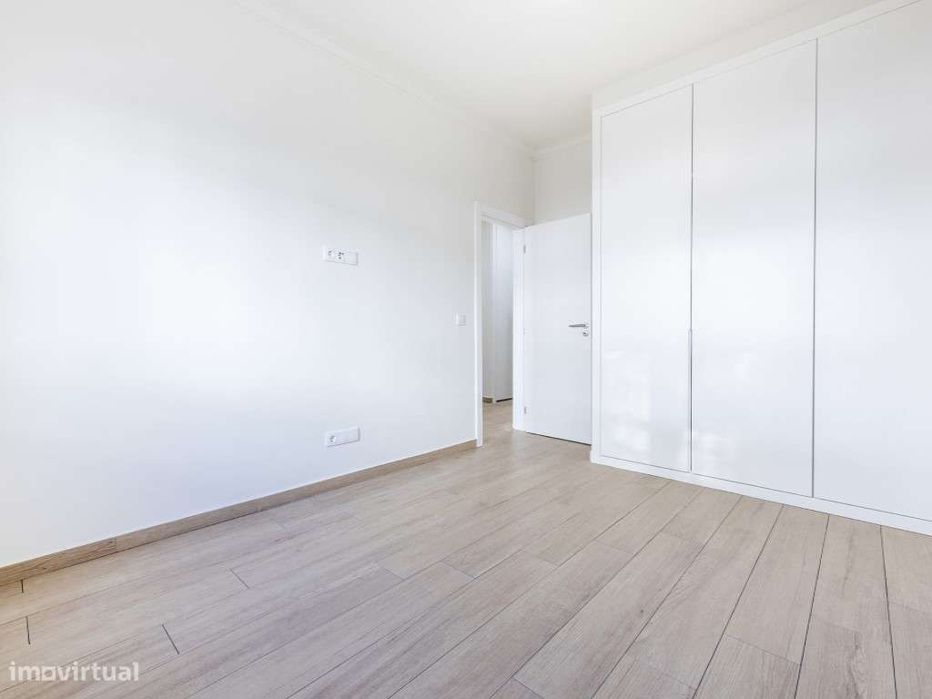 T2 Totalmente Remodelado na Damaia | Junto às Portas de Benfica-9