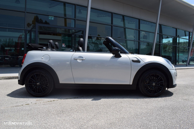 MINI Cabrio Cooper Premium Essential Auto - 11