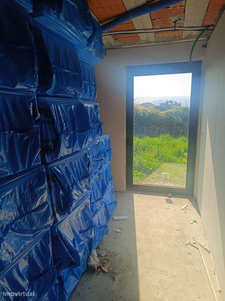 Moradia térrea isolada de 4 frentes em construção-6