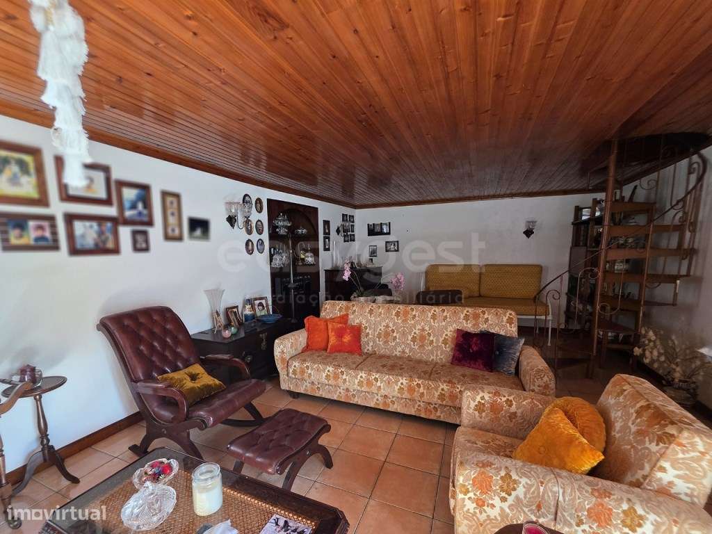 Moradia T3 nas Lajes do Pico com garagem e terraço com vista mar-18