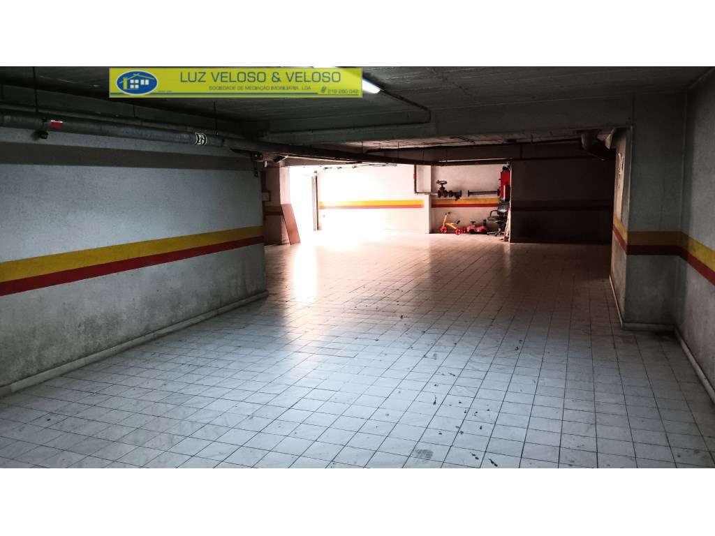 Garagem 26,45m2 na Tapada das Mercês - Grande imagem: 5/13