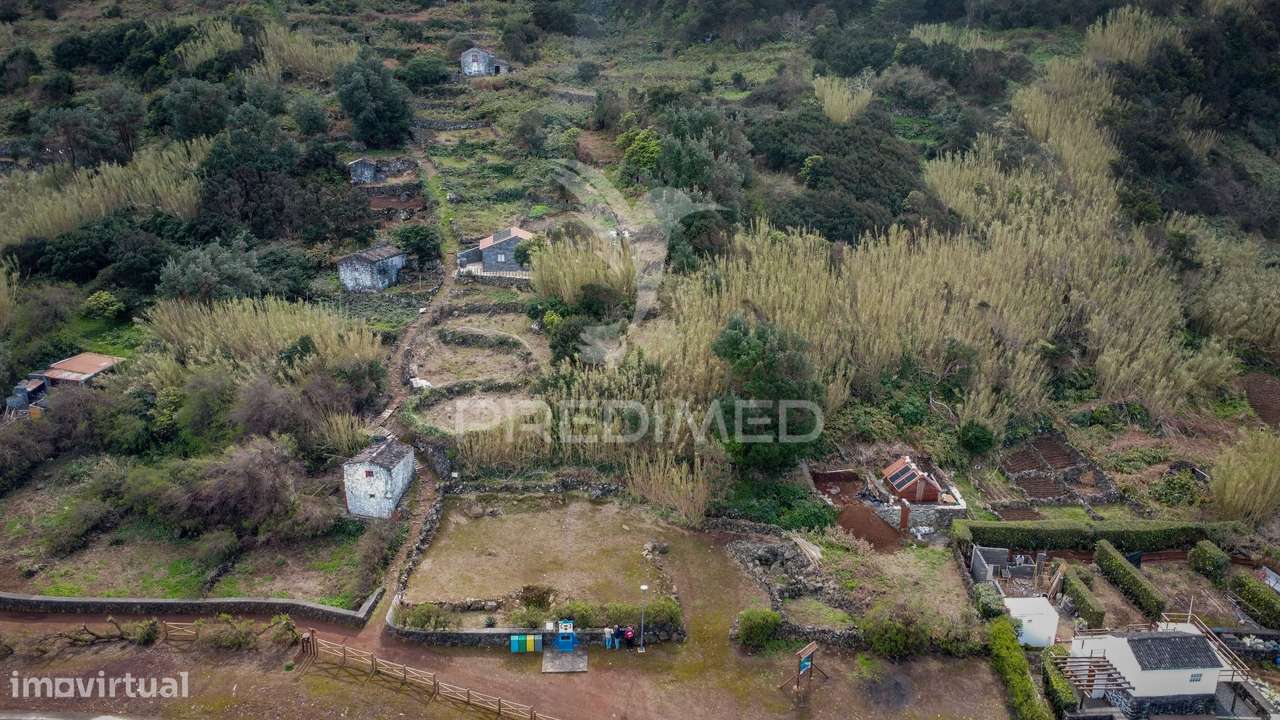 Terreno com Ruína e Viabilidade de Construção na Fajã João Dias – A... - Grande imagem: 3/8