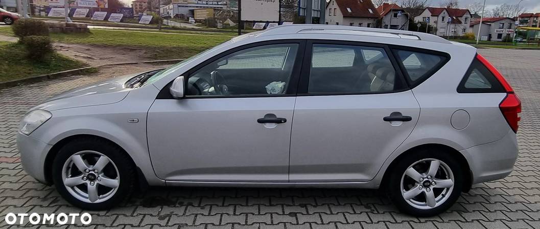 Kia Ceed 1.6 CRDi SW LX - 11