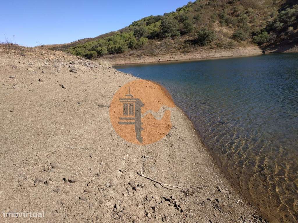 TERRENO RÚSTICO COM 7880 M2 JUNTO A BARRAGEM DO BELICHE - AZINHAL -... - Grande imagem: 3/60