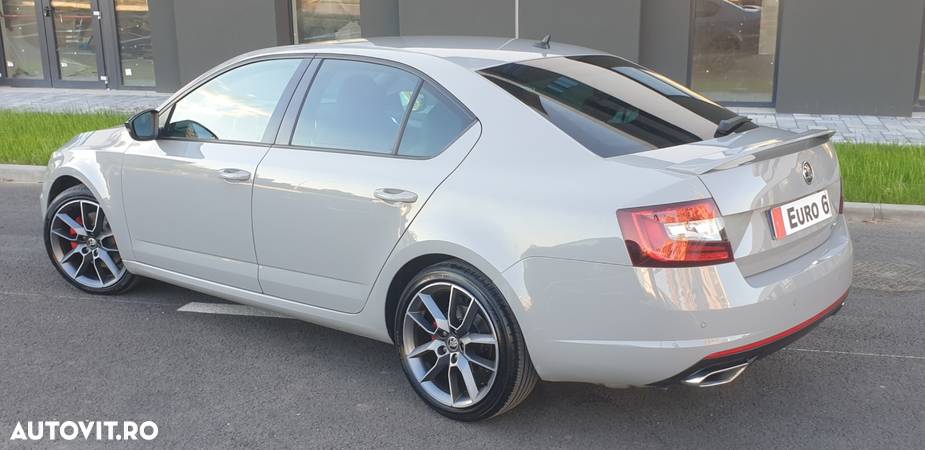 Skoda Octavia 2.0 TDI DSG RS - 6