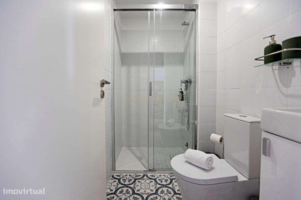 Prédio totalmente reabilitado com 5 apartamentos T0, no Centro Históri-4