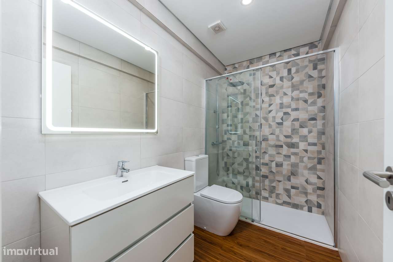 T2 Amadora | Totalmente Remodelado | Varanda-13