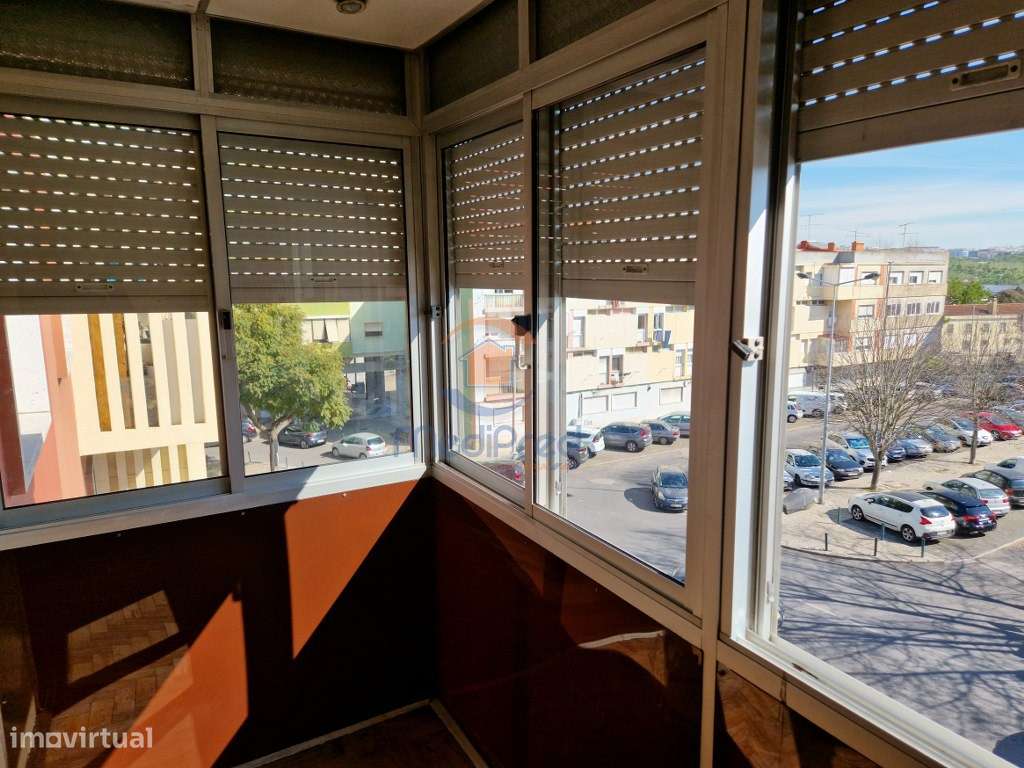 Apartamento T2 remodelado - Pontinha-11