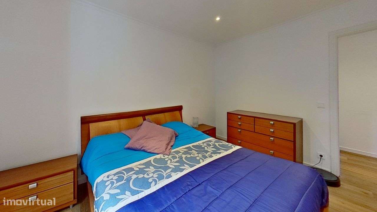 Moradia em Massamá, Rua Direita (tem anexos T-0 e T-2 independentes)-17