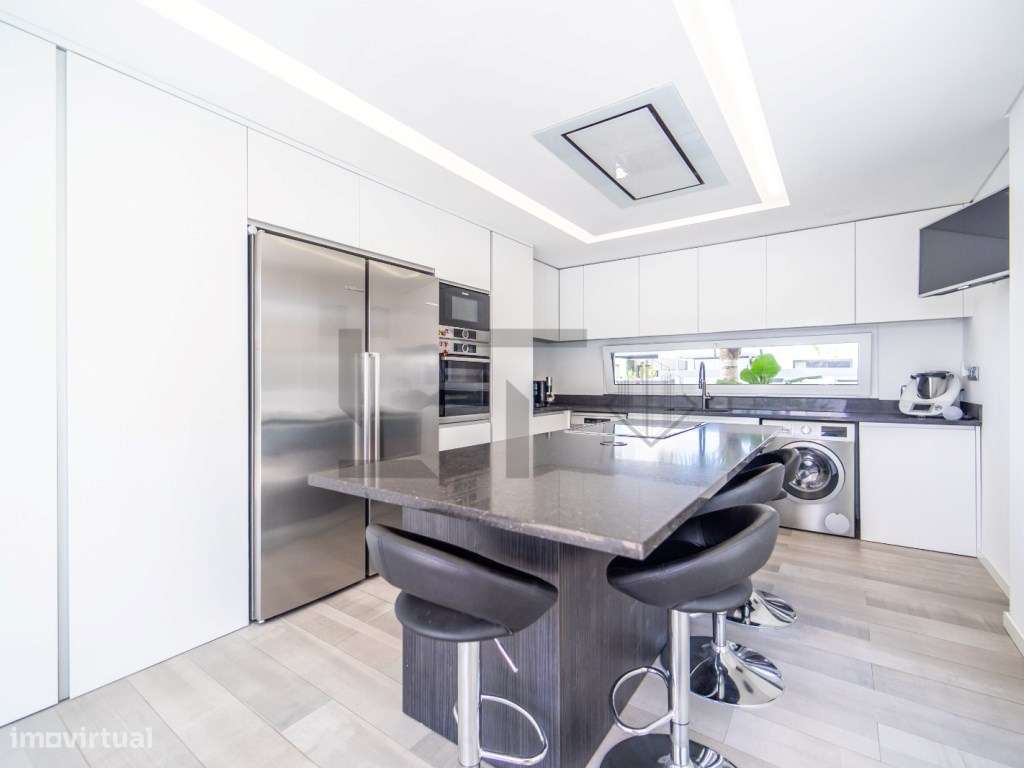 Moradia T4 Smart Home com Piscina, para Venda na Aroeira, Charneca ...-29