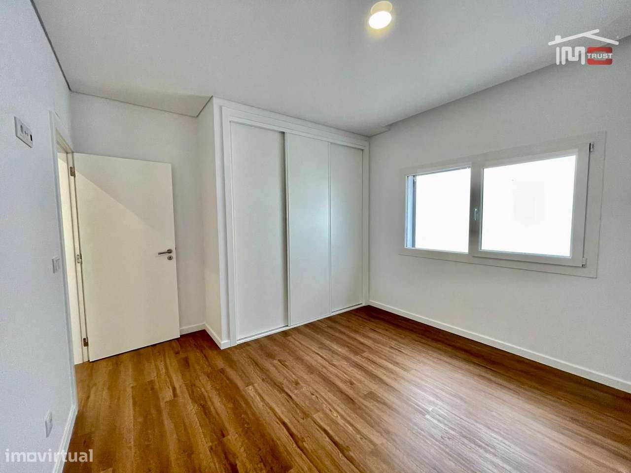 Moradia Térrea T3+1 com Áreas Amplas em Fernão Ferro | Terreno 380...-18