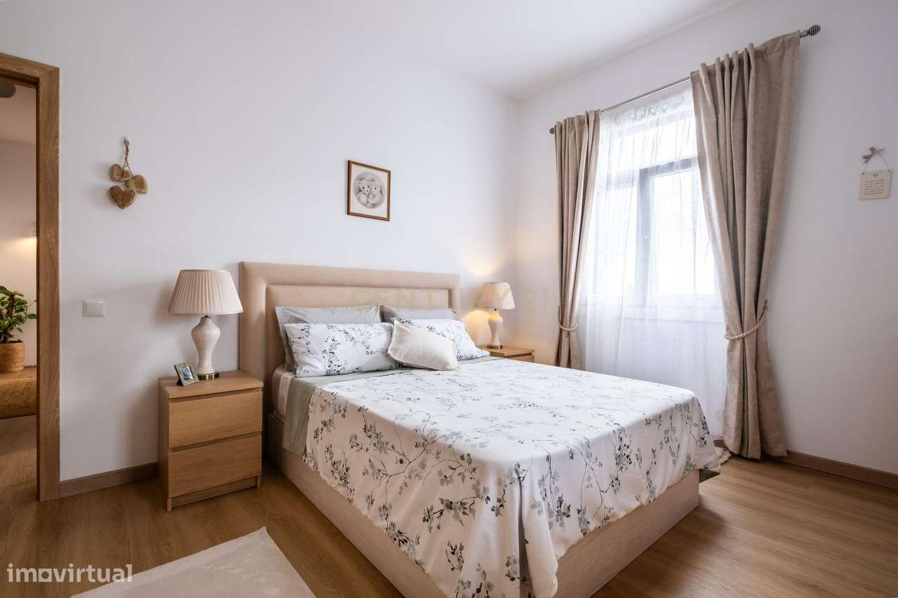 Moradia T2 Remodelada em Câmara de Lobos com Vista para o Pôr do Sol-22