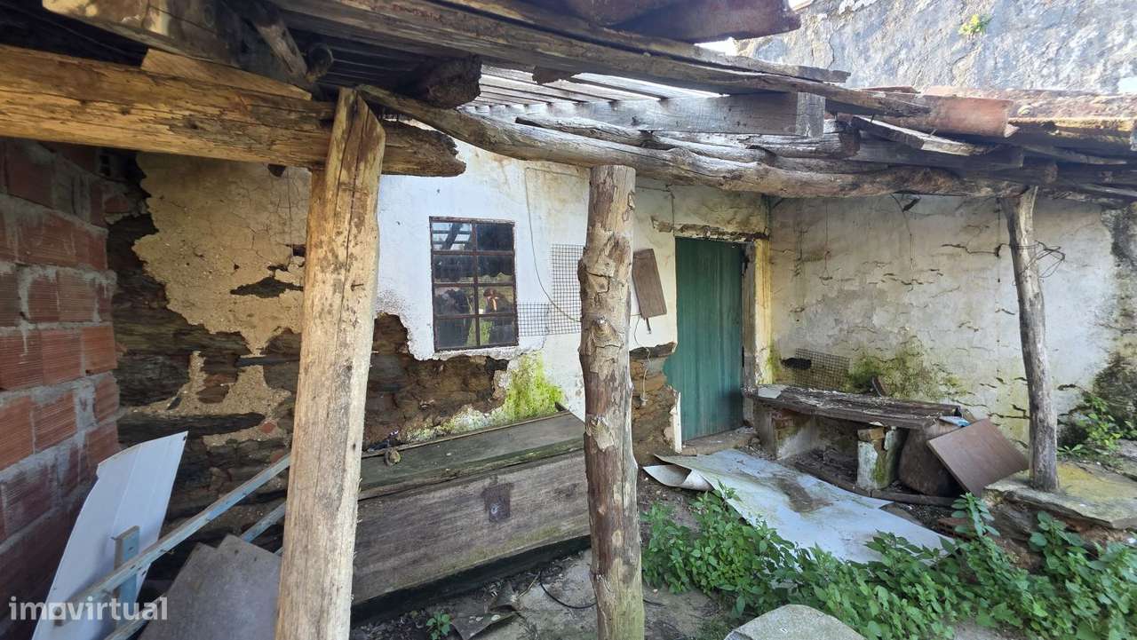 Moradia para restaurar, com terreno, perto de Ferreira do Zêzere-47