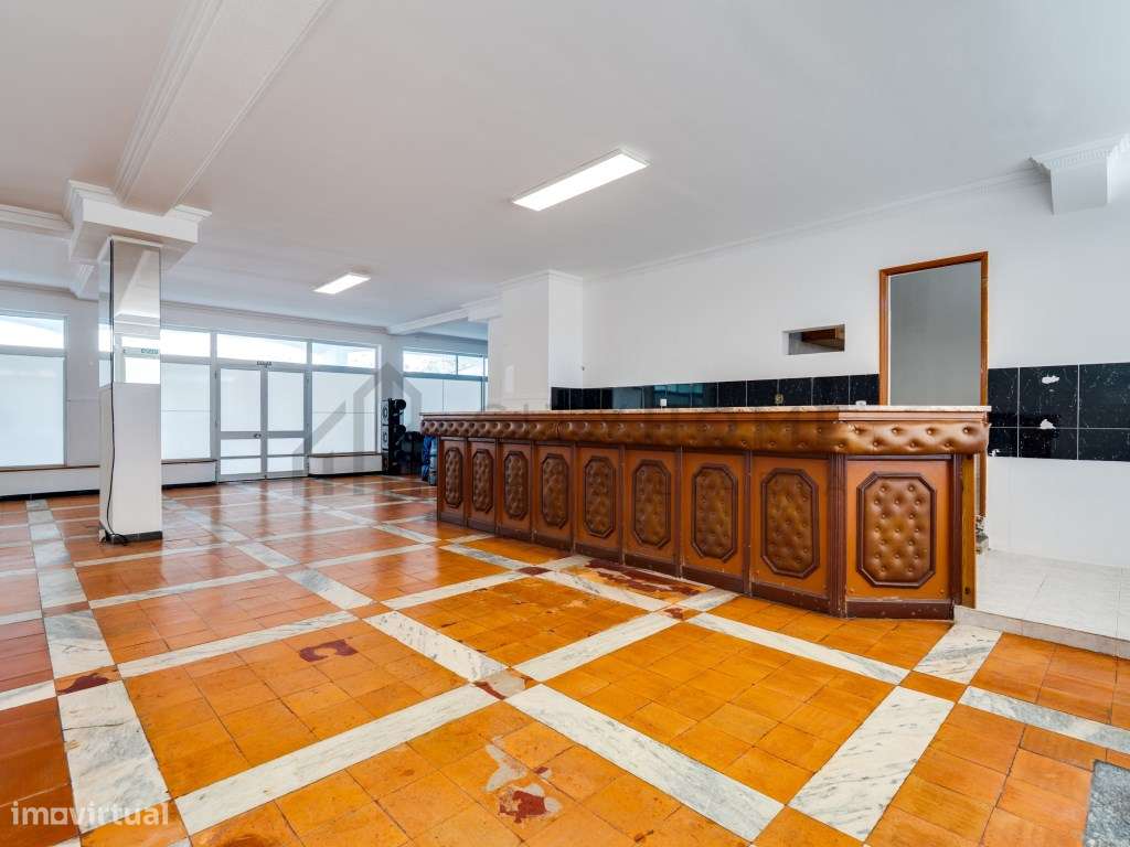 Espaço comercial com piscina e múltiplas possibilidades de negócio ...-11