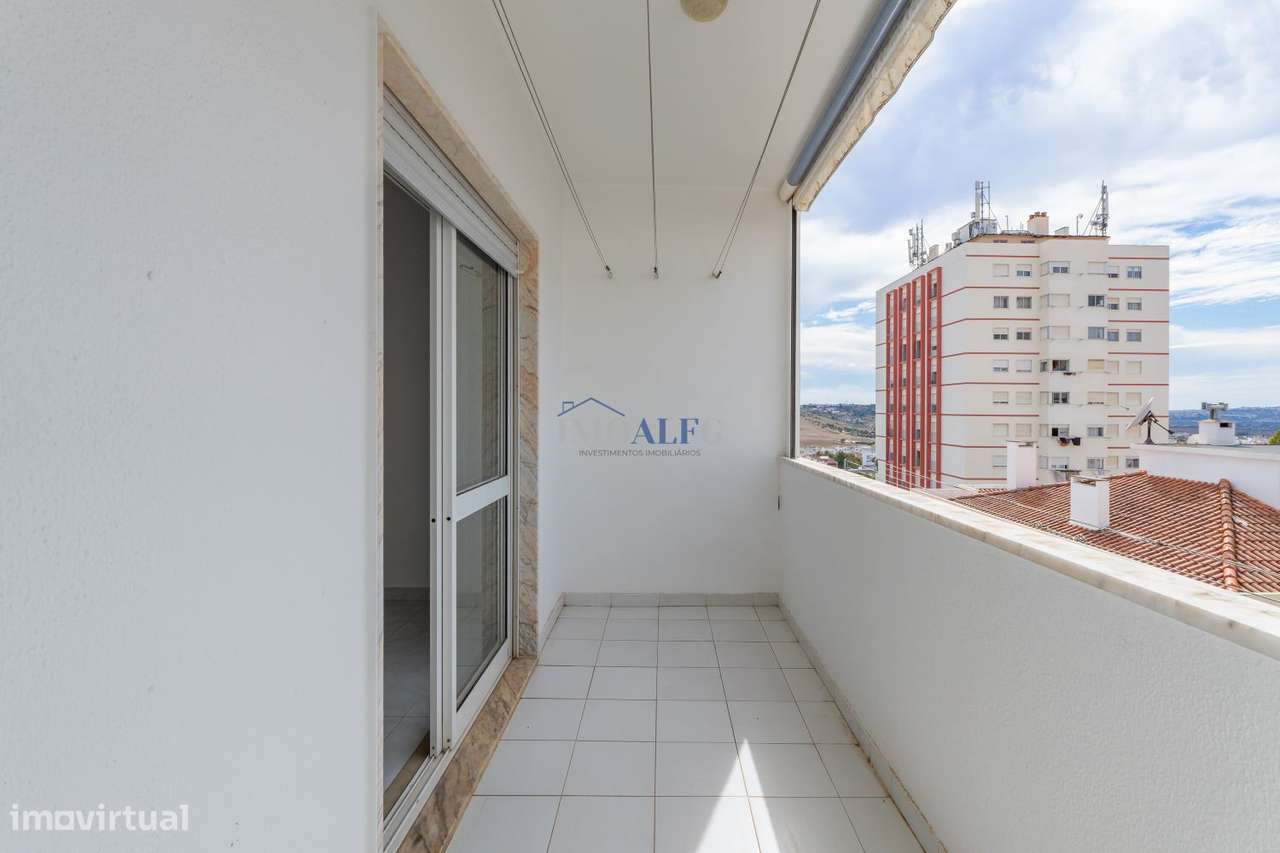 Apartamento T3 no centro de Vialonga com elevador-11