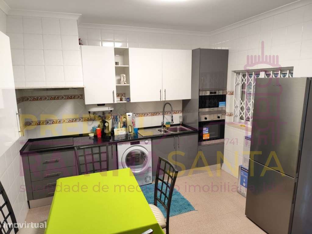 Moradia T3 com Garagens e Tertúlia - Amiais de Cima-9