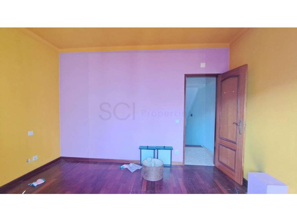 Moradia T3 +1 independente com garagem e piscina em Sesimbra-23