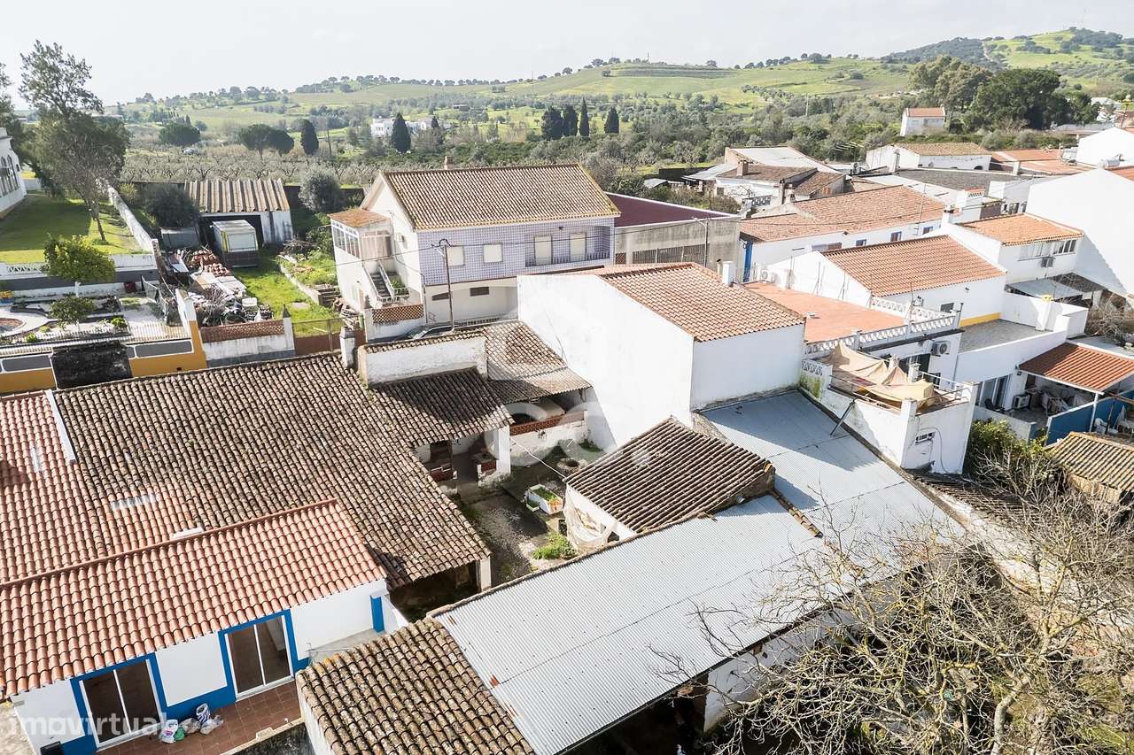 Moradia térrea c/ 311 m² de construção em lote de 1124 m² | Vila de Fr-50