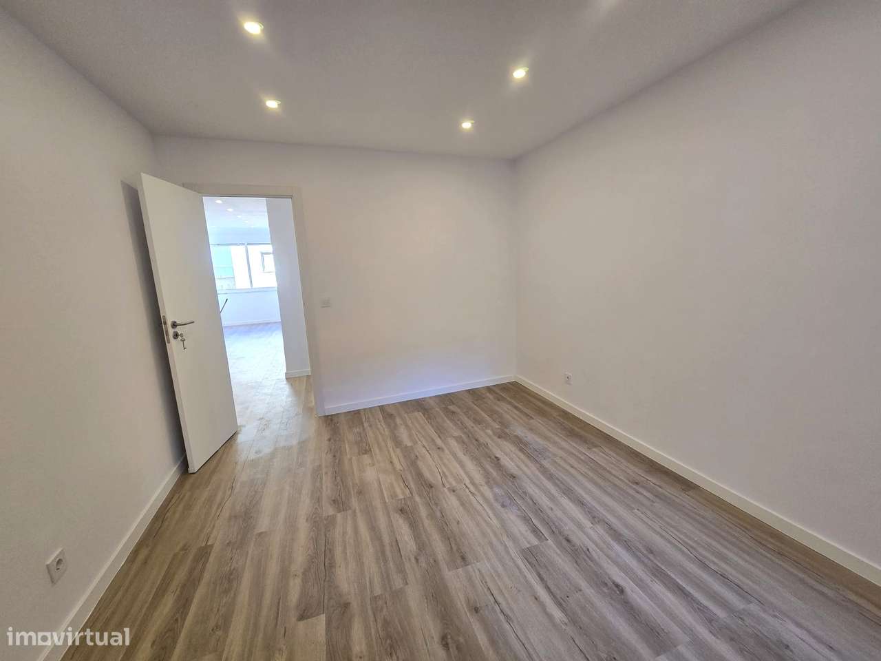 Apartamento Totalmente Remodelado T2 - Amadora-12
