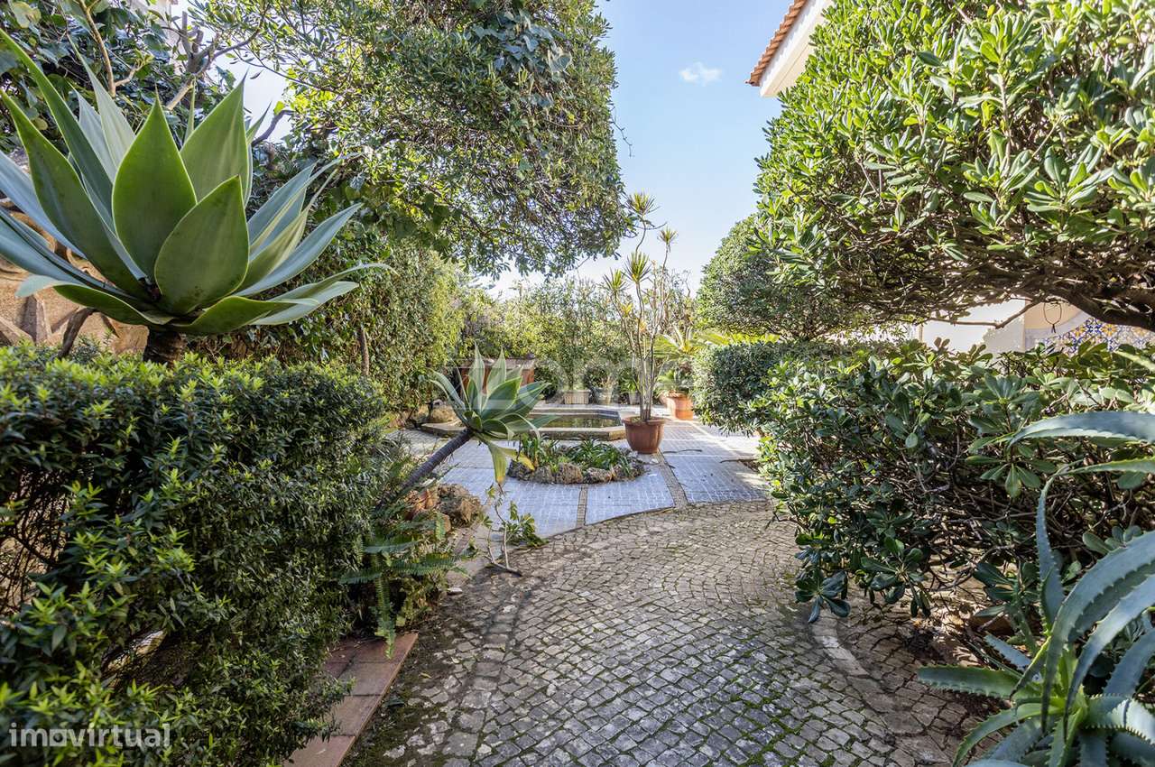 Moradia T5 a 3 minutos a pé da Praia de Carcavelos-31