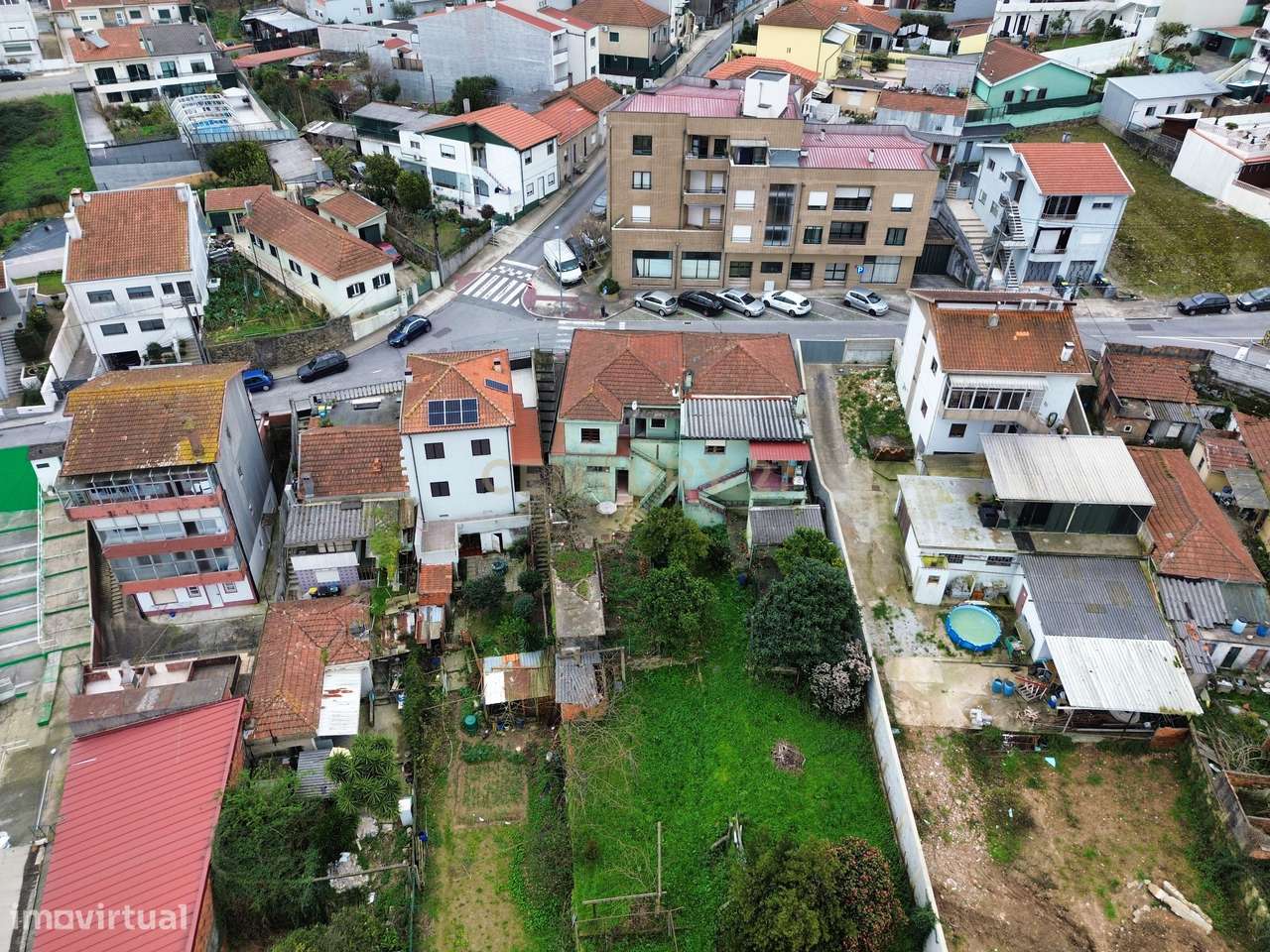 Moradia T3 em Ermesinde com Grande Quintal e Excelente Potencial de In-12
