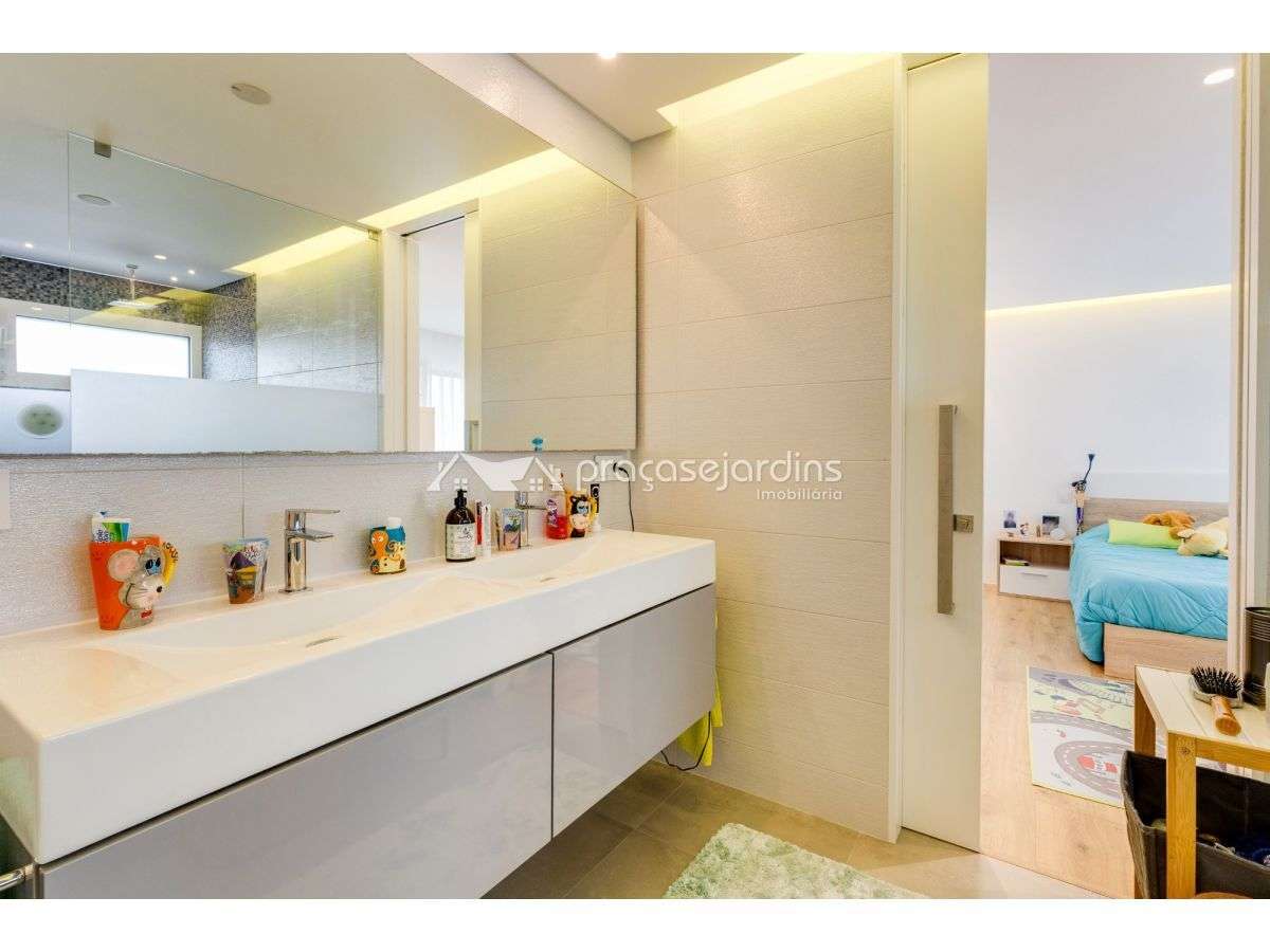 Moradia T5 Contemporânea e elevada eficiência energética – Amor, Le...-32