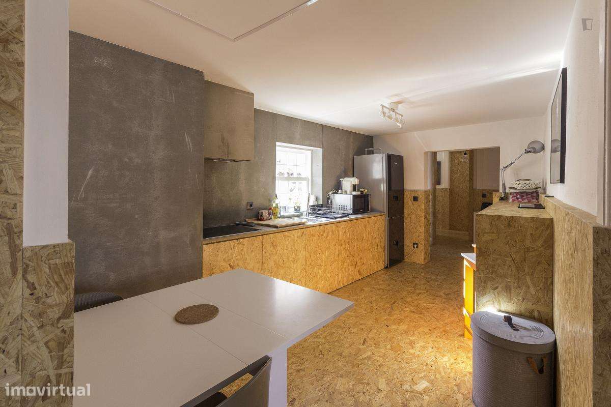 Quarto - localizado em Baixa Coimbra - Grande imagem: 5/8