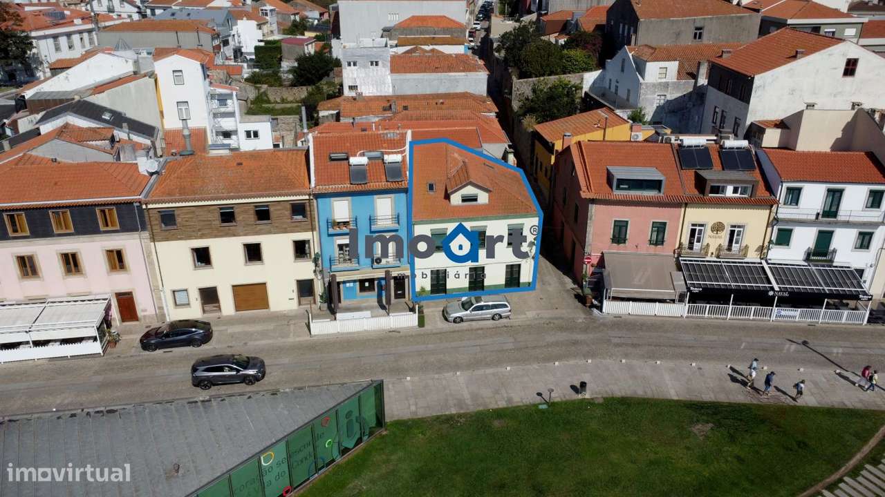 Prédio misto em frente ao Rio e Marina de Vila de Conde, com projeto-2