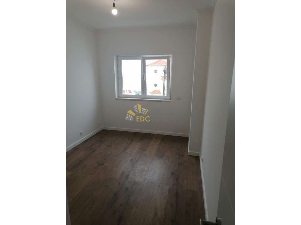 Moradia V3+1 Totalmente Remodelada no Centro da Ericeira e com vist...-23