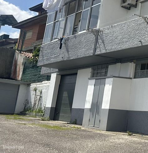 Vendo Garagem/Armazém Junto ao seminario em Leiria-1
