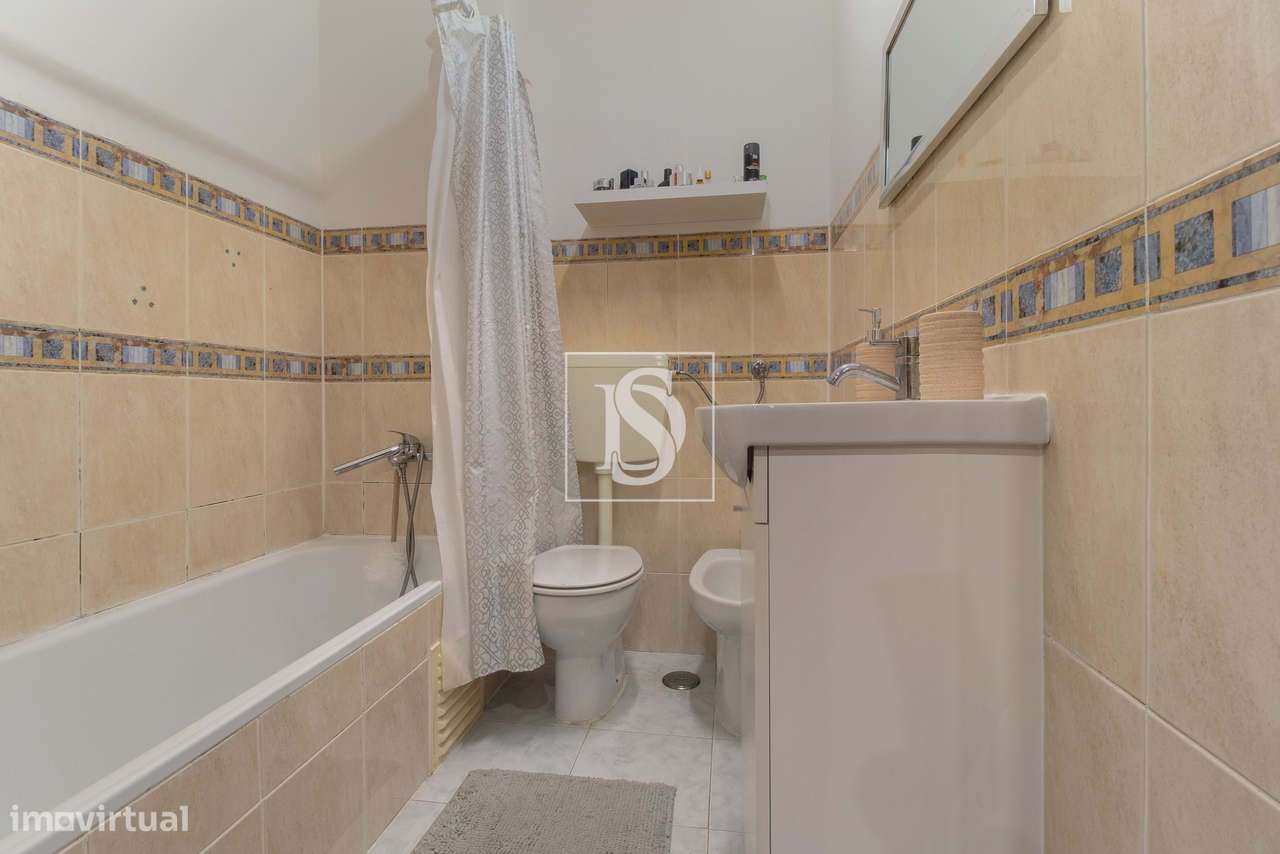 Acolhedor T1 no 1º andar, com Cozinha Semi Equipada e Próximo de Trans-6