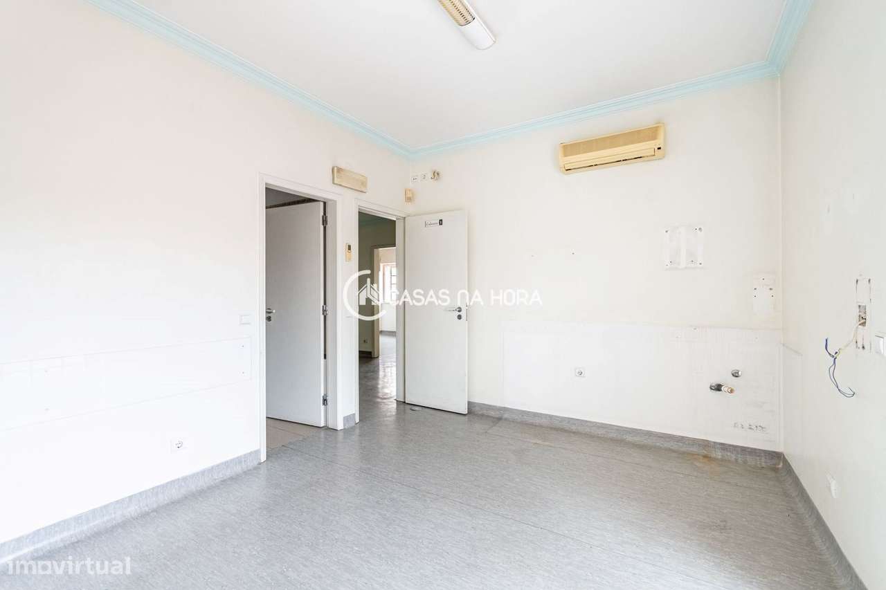 Andar de Moradia  convertida em clínica | Potencial para habitação ...-20