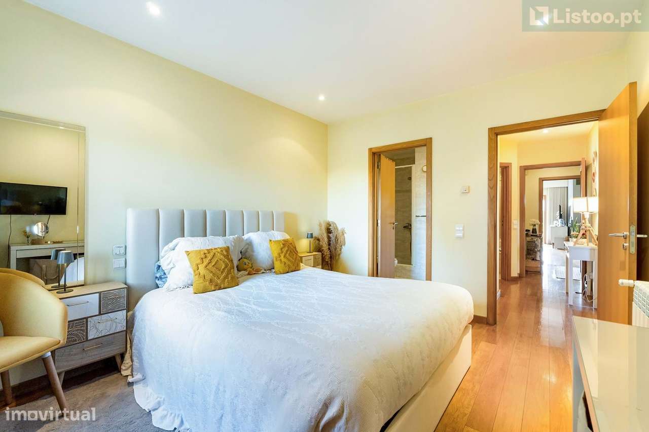 Apartamento T2 Amplo c/ Varanda e Garagem | Canidelo-20