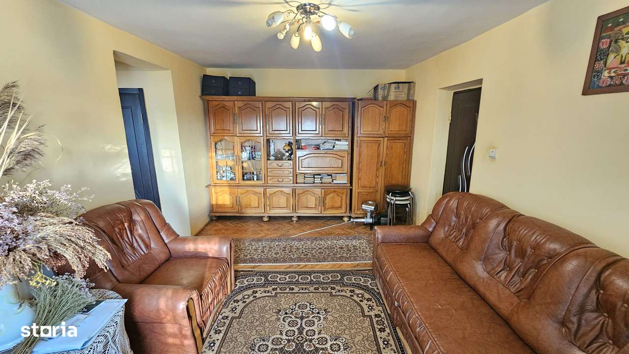 0 % comision Vanzare apartament cu 3 camere in carierul Gruia - Imagine principală: 2/11