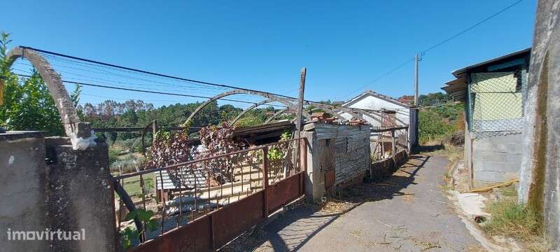 Moradia para restaurar com terreno em Pedrógão Grande - Grande imagem: 2/32