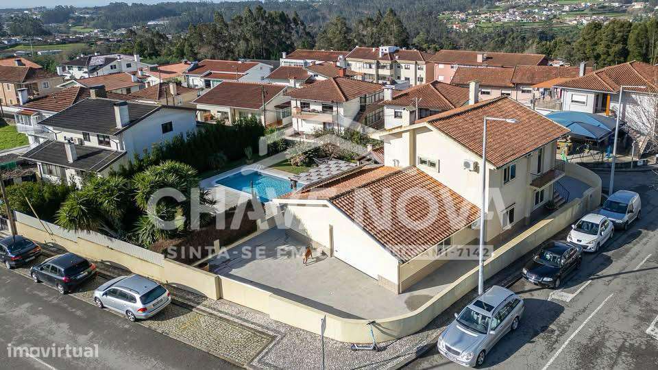 Moradia Isolada V4 com Jardim e Piscina em Oliveira de Azeméis - Grande imagem: 2/34